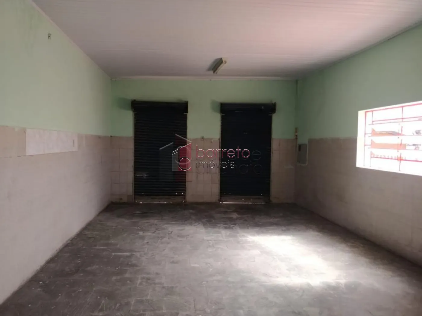 CASA COM SALÃO À VENDA NO JARDIM MARTINS EM JUNDIAÍ/SP