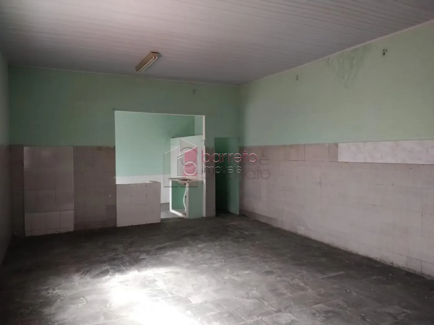 CASA COM SALÃO À VENDA NO JARDIM MARTINS EM JUNDIAÍ/SP