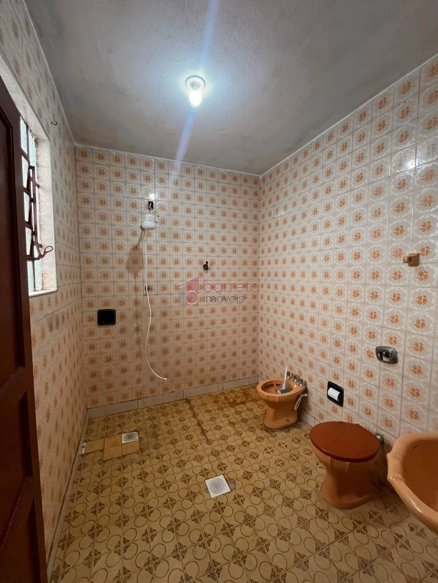 CASA COM SALÃO À VENDA NO JARDIM MARTINS EM JUNDIAÍ/SP