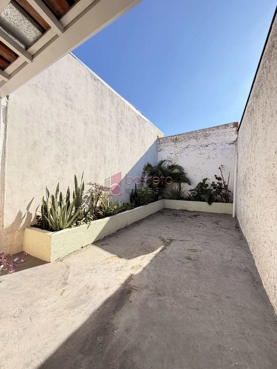 CASA TÉRREA À VENDA – 03 QUARTOS – JARDIM DANÚBIO – JUNDIAÍ/SP