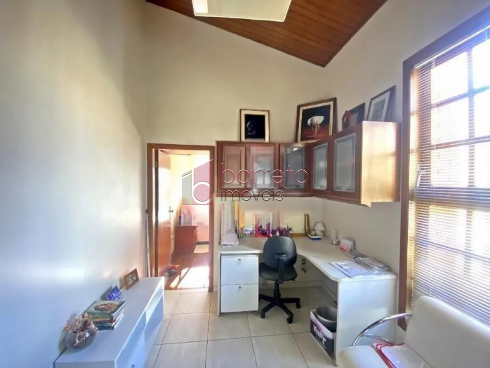 Casa para VENDA em Jundiaí SP bairro Vila Rafael de Oliveira (Centro) 3 dorms (1 suíte) Sala, Cozinha planejada. 3 Wcs. Área Gourmet. 2 vgs!