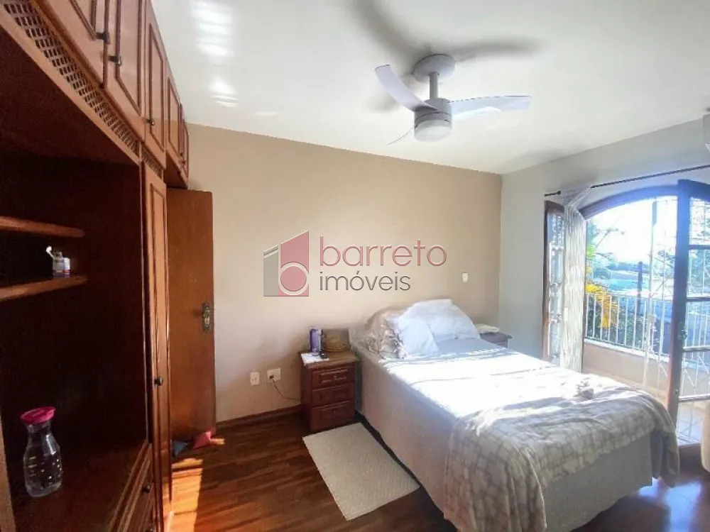 Casa para VENDA em Jundiaí SP bairro Vila Rafael de Oliveira (Centro) 3 dorms (1 suíte) Sala, Cozinha planejada. 3 Wcs. Área Gourmet. 2 vgs!