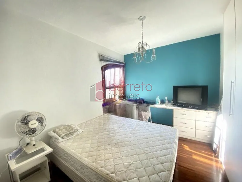Casa para VENDA em Jundiaí SP bairro Vila Rafael de Oliveira (Centro) 3 dorms (1 suíte) Sala, Cozinha planejada. 3 Wcs. Área Gourmet. 2 vgs!