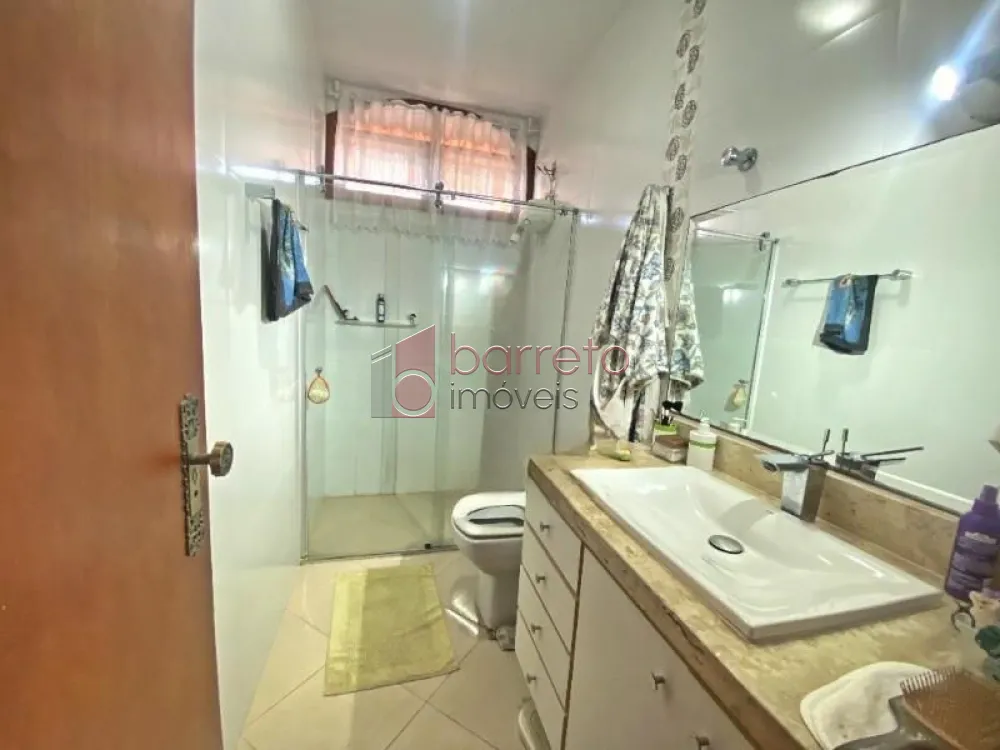 Casa para VENDA em Jundiaí SP bairro Vila Rafael de Oliveira (Centro) 3 dorms (1 suíte) Sala, Cozinha planejada. 3 Wcs. Área Gourmet. 2 vgs!