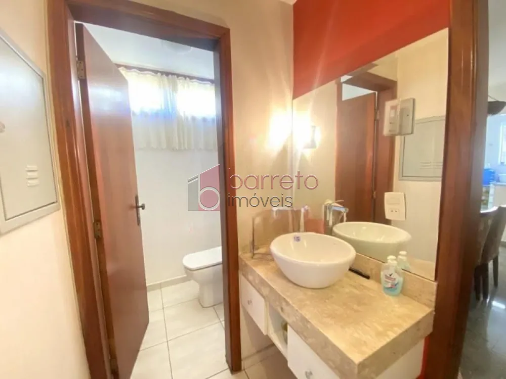 Casa para VENDA em Jundiaí SP bairro Vila Rafael de Oliveira (Centro) 3 dorms (1 suíte) Sala, Cozinha planejada. 3 Wcs. Área Gourmet. 2 vgs!