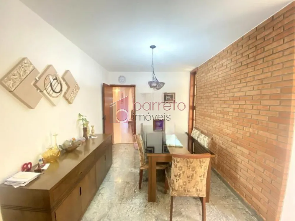 Casa para VENDA em Jundiaí SP bairro Vila Rafael de Oliveira (Centro) 3 dorms (1 suíte) Sala, Cozinha planejada. 3 Wcs. Área Gourmet. 2 vgs!