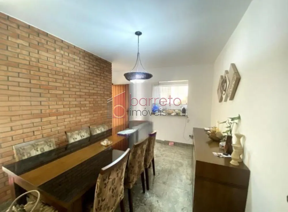 Casa para VENDA em Jundiaí SP bairro Vila Rafael de Oliveira (Centro) 3 dorms (1 suíte) Sala, Cozinha planejada. 3 Wcs. Área Gourmet. 2 vgs!