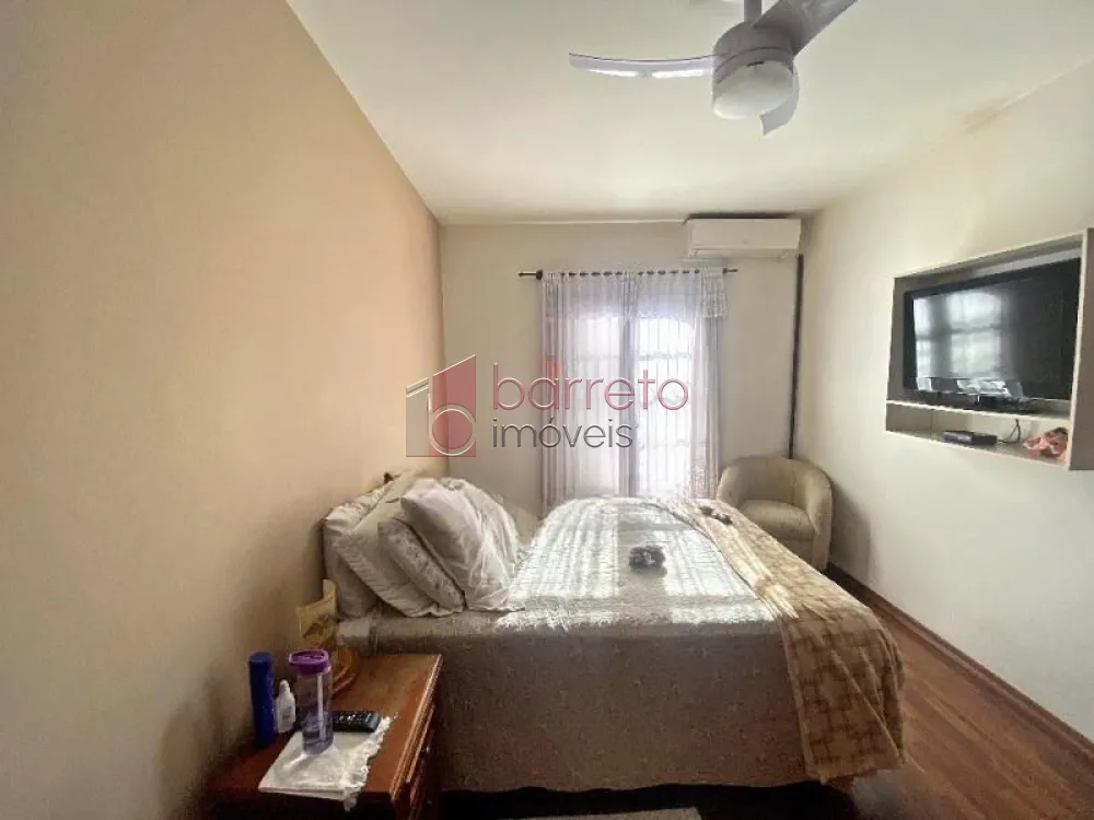 Casa para VENDA em Jundiaí SP bairro Vila Rafael de Oliveira (Centro) 3 dorms (1 suíte) Sala, Cozinha planejada. 3 Wcs. Área Gourmet. 2 vgs!
