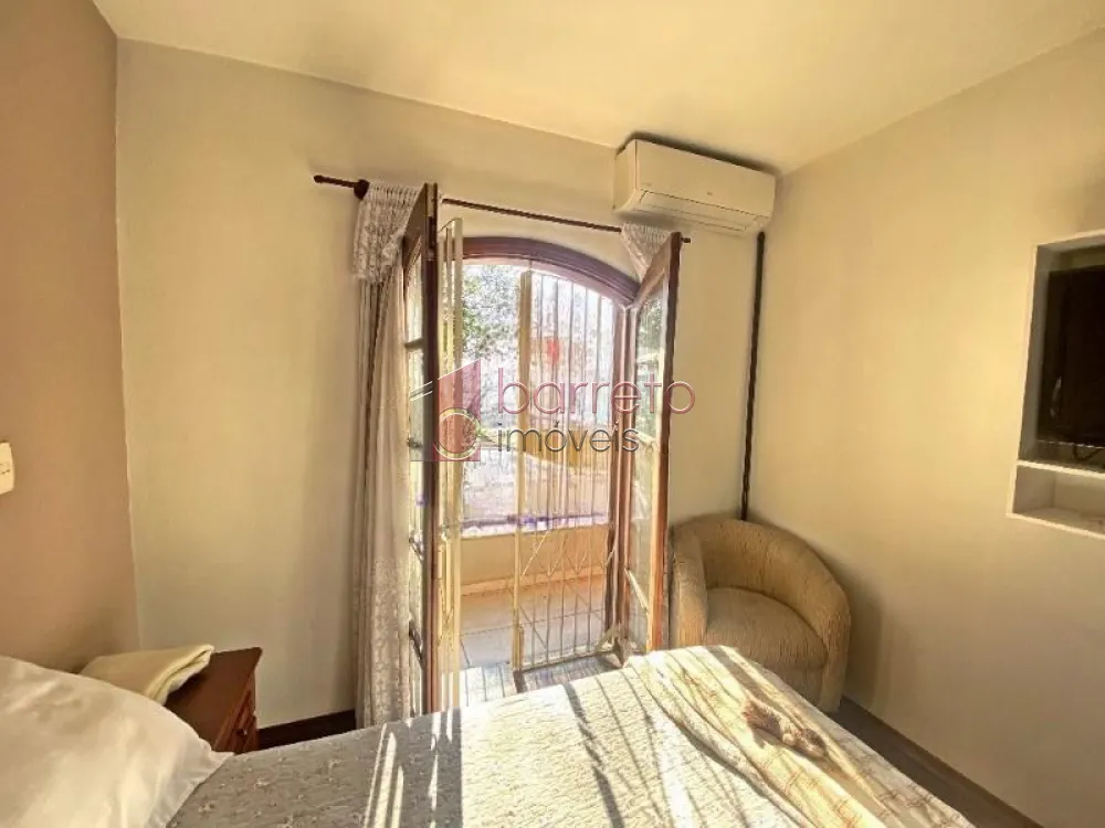 Casa para VENDA em Jundiaí SP bairro Vila Rafael de Oliveira (Centro) 3 dorms (1 suíte) Sala, Cozinha planejada. 3 Wcs. Área Gourmet. 2 vgs!