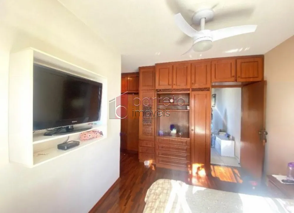 Casa para VENDA em Jundiaí SP bairro Vila Rafael de Oliveira (Centro) 3 dorms (1 suíte) Sala, Cozinha planejada. 3 Wcs. Área Gourmet. 2 vgs!