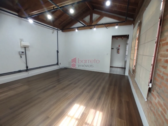 SOBRADO COMERCIAL PARA LOCAÇÃO NA BARÃO DE TEFFÉ NO ANHANGABAÚ – JUNDIAÍ/SP