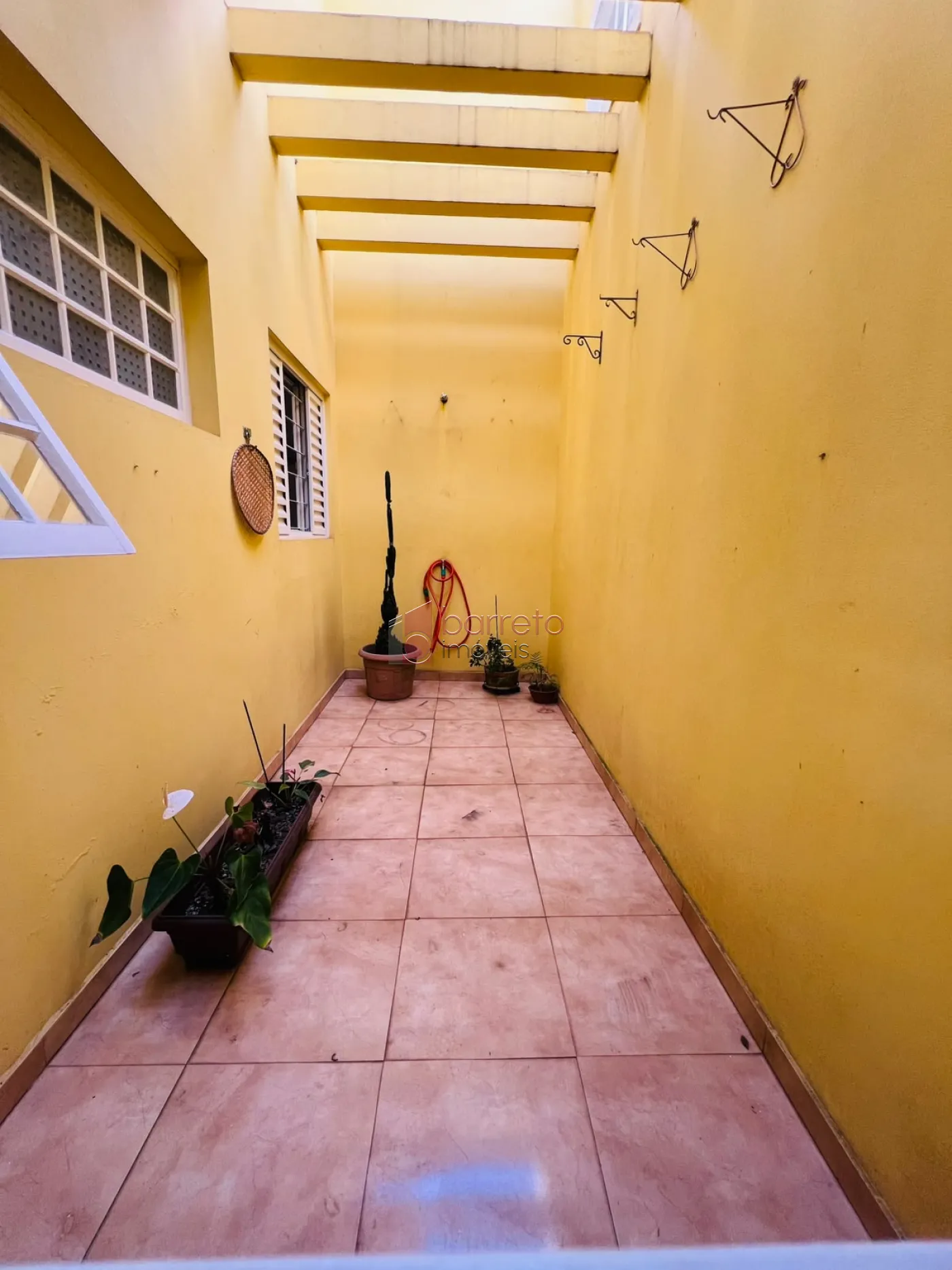 SOBRADO MOBILIADO OU SEMI MOBILIADO PARA LOCAÇÃO NO QUINTA DAS VIDEIRAS – JUNDIAÍ/SP