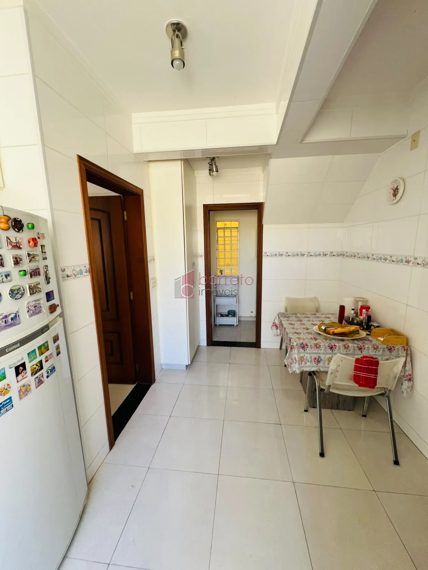 SOBRADO MOBILIADO OU SEMI MOBILIADO PARA LOCAÇÃO NO QUINTA DAS VIDEIRAS – JUNDIAÍ/SP