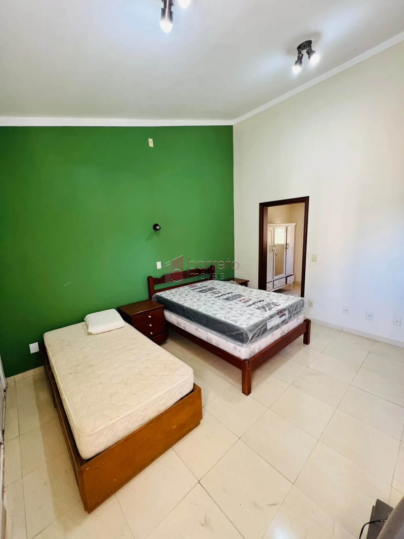 SOBRADO MOBILIADO OU SEMI MOBILIADO PARA LOCAÇÃO NO QUINTA DAS VIDEIRAS – JUNDIAÍ/SP