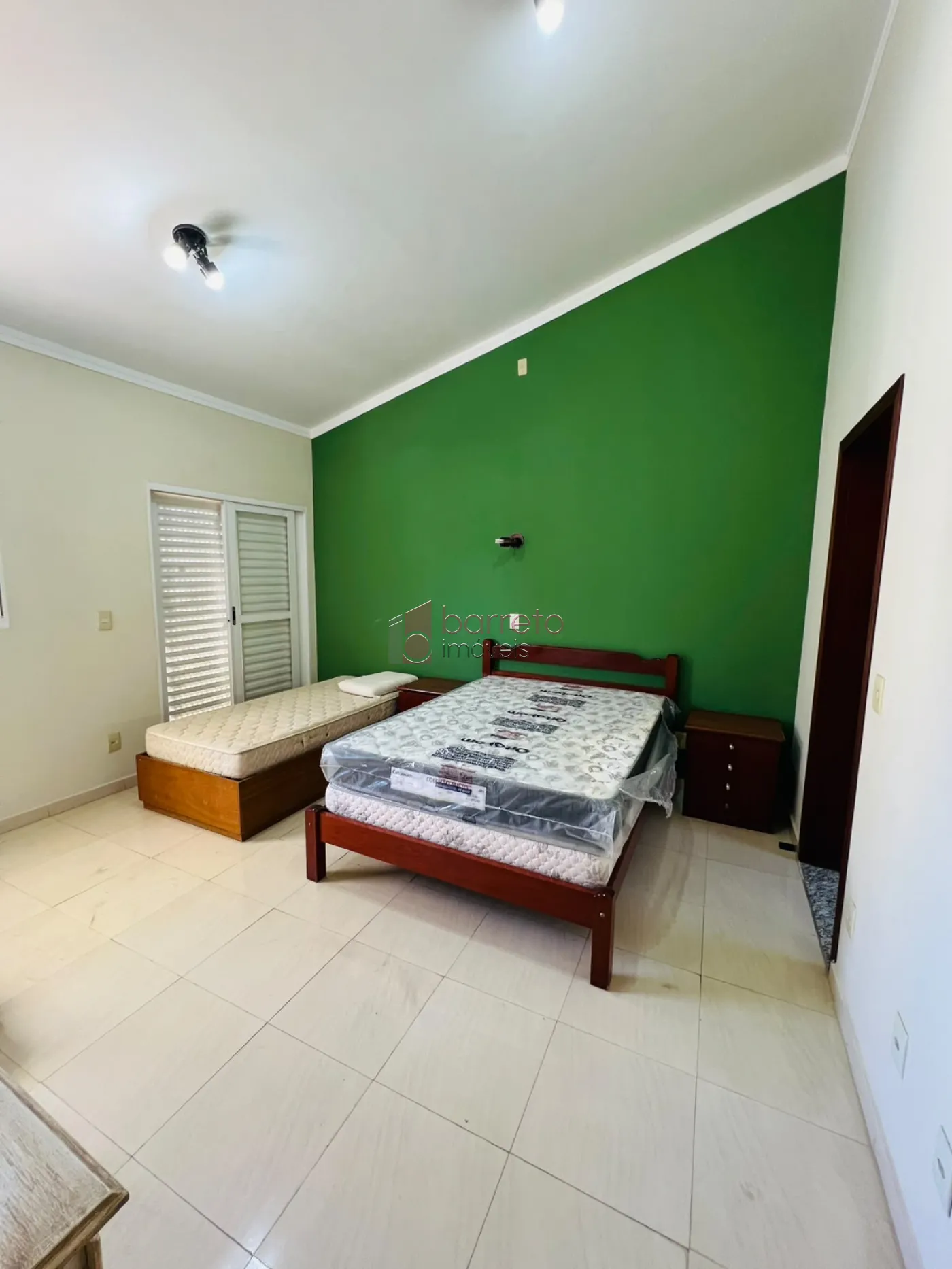 SOBRADO MOBILIADO OU SEMI MOBILIADO PARA LOCAÇÃO NO QUINTA DAS VIDEIRAS – JUNDIAÍ/SP