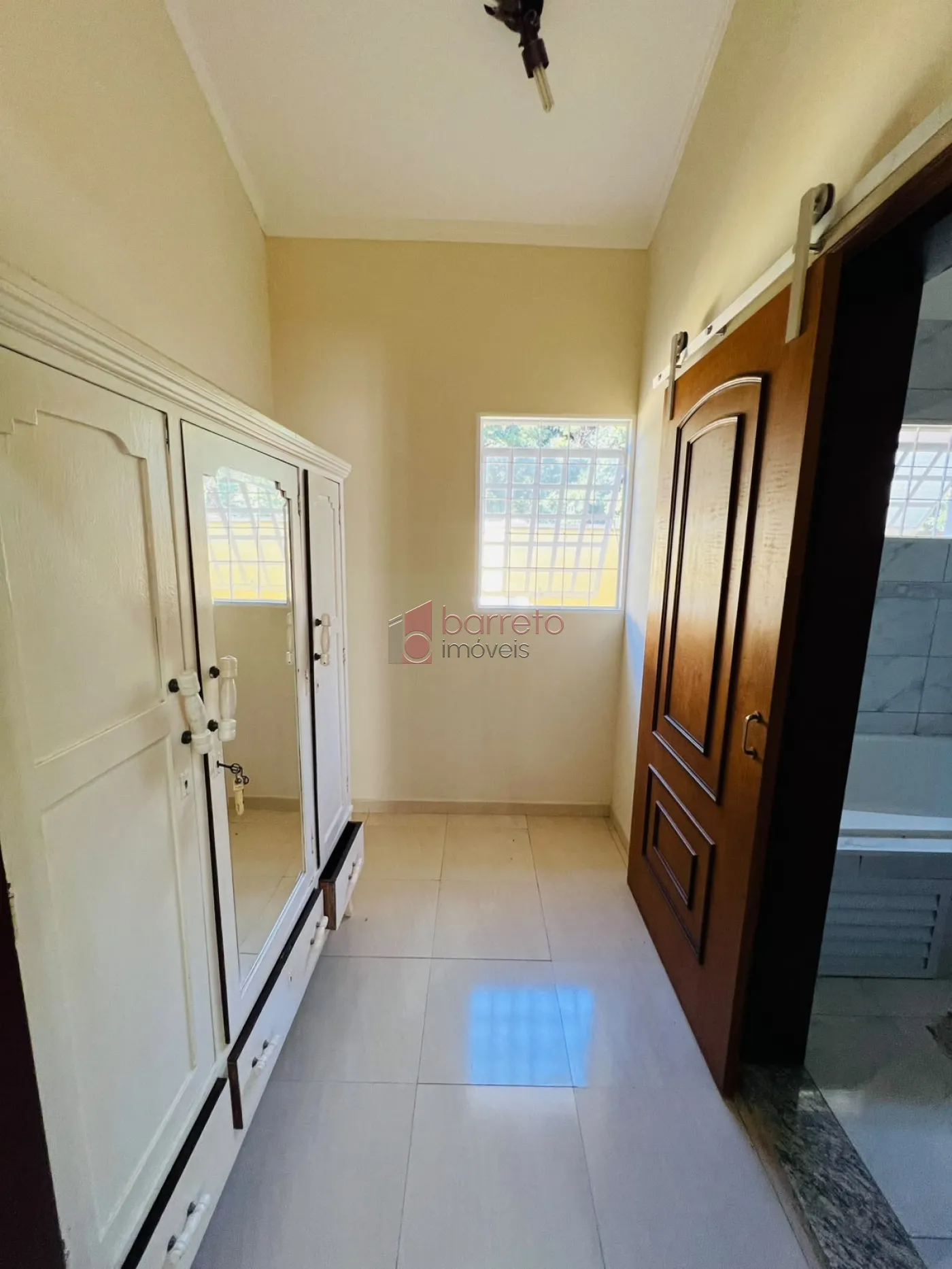 SOBRADO MOBILIADO OU SEMI MOBILIADO PARA LOCAÇÃO NO QUINTA DAS VIDEIRAS – JUNDIAÍ/SP