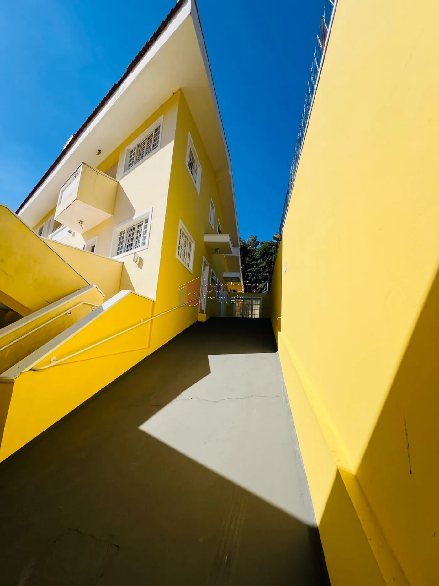 SOBRADO MOBILIADO OU SEMI MOBILIADO PARA LOCAÇÃO NO QUINTA DAS VIDEIRAS – JUNDIAÍ/SP