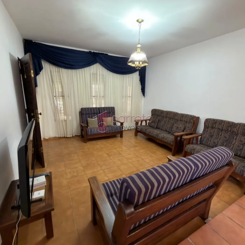 CASA COM 04 DORMITÓRIOS À VENDA EM CAMPO LIMPO PAULISTA/SP