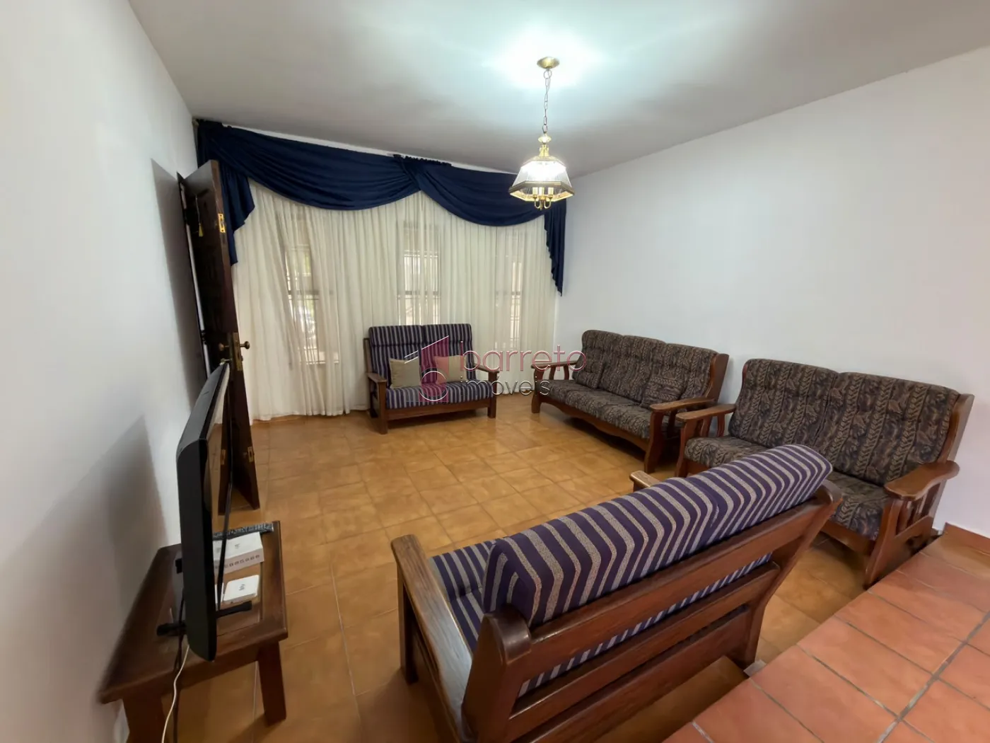 CASA COM 04 DORMITÓRIOS À VENDA EM CAMPO LIMPO PAULISTA/SP