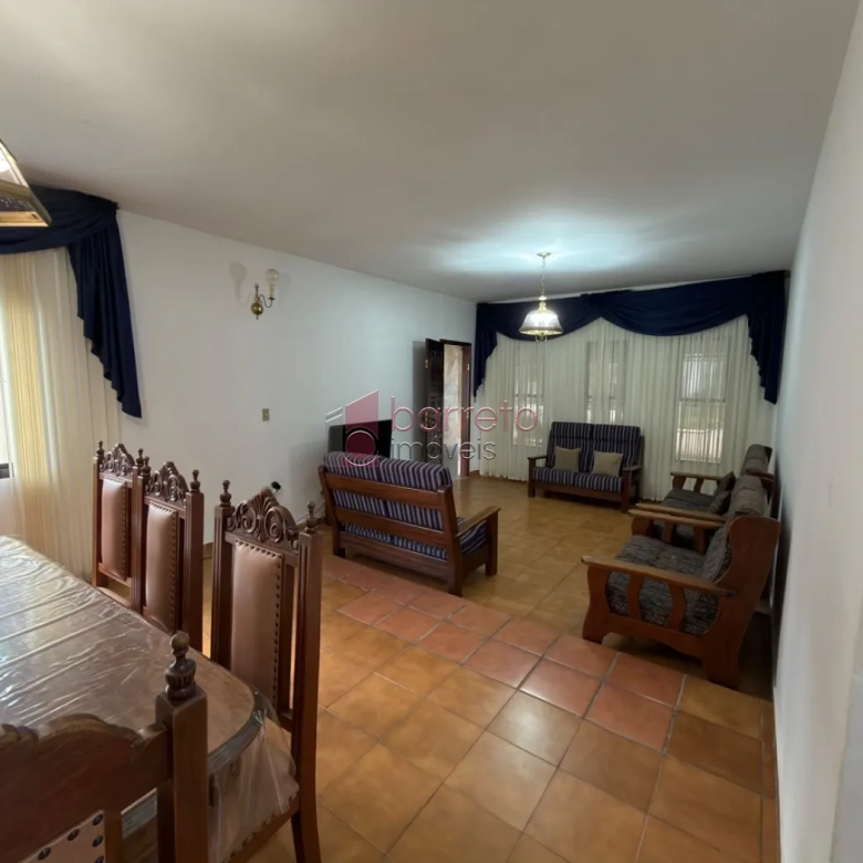 CASA COM 04 DORMITÓRIOS À VENDA EM CAMPO LIMPO PAULISTA/SP