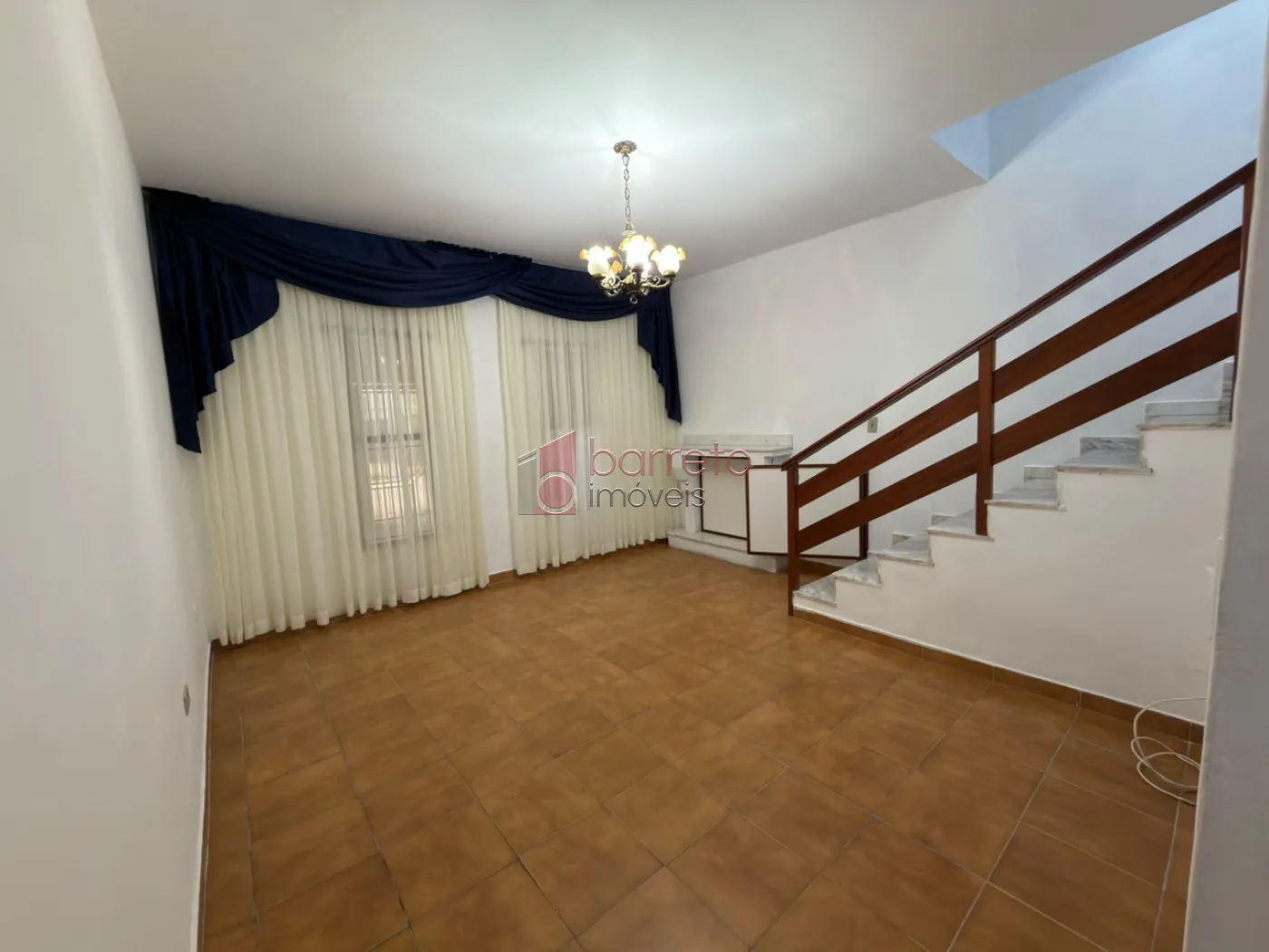 CASA COM 04 DORMITÓRIOS À VENDA EM CAMPO LIMPO PAULISTA/SP