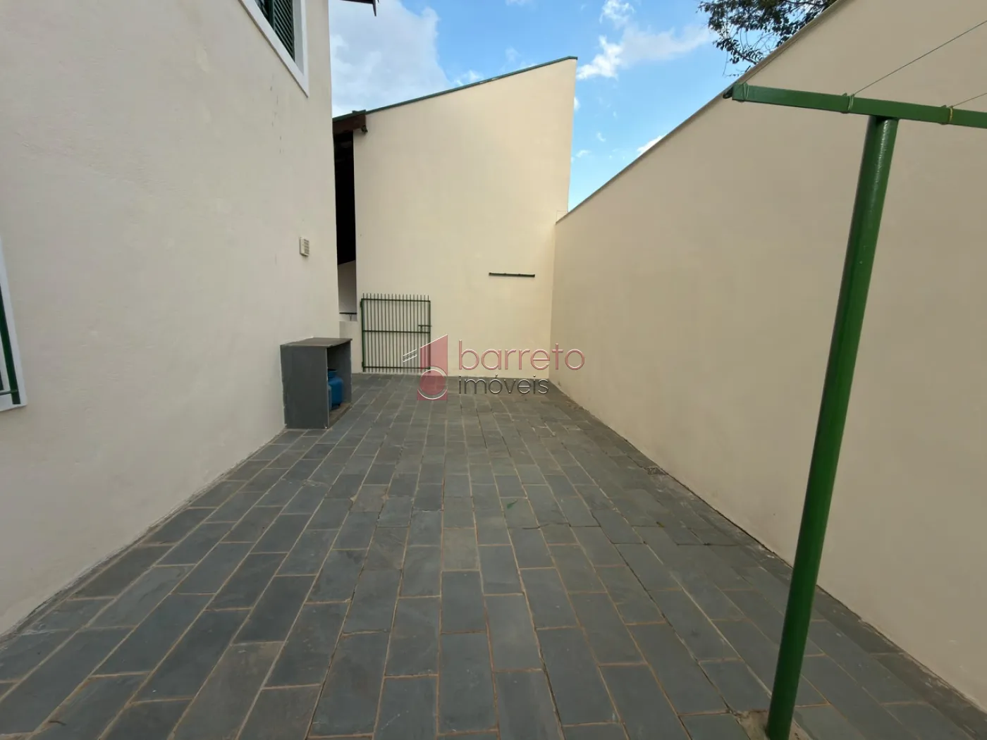 CASA COM 04 DORMITÓRIOS À VENDA EM CAMPO LIMPO PAULISTA/SP