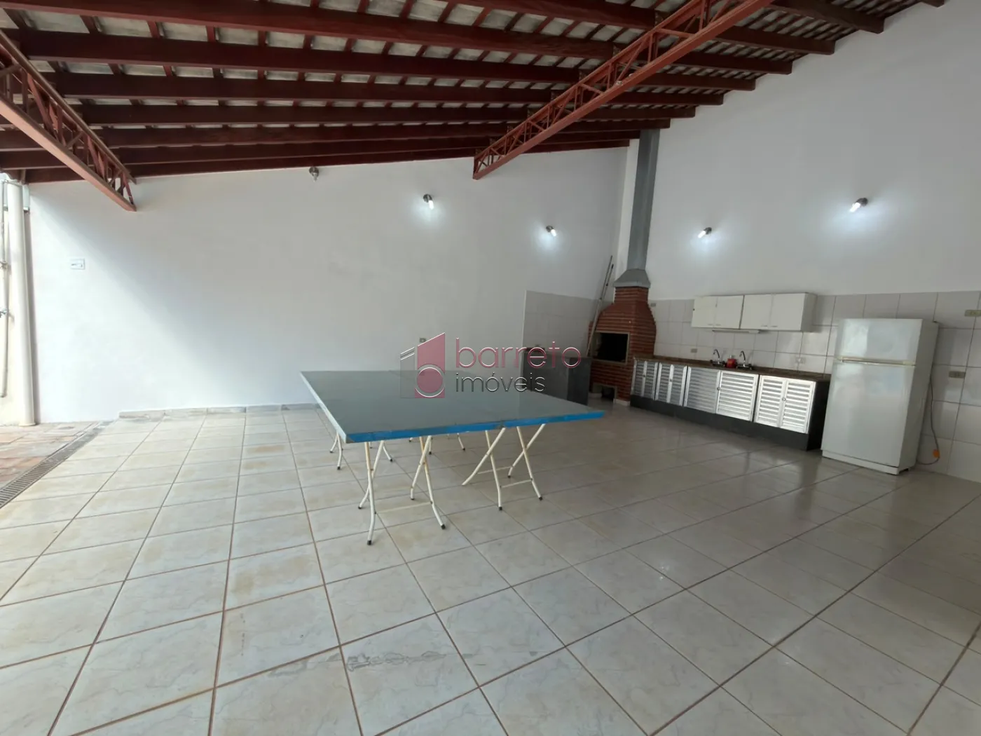 CASA COM 04 DORMITÓRIOS À VENDA EM CAMPO LIMPO PAULISTA/SP