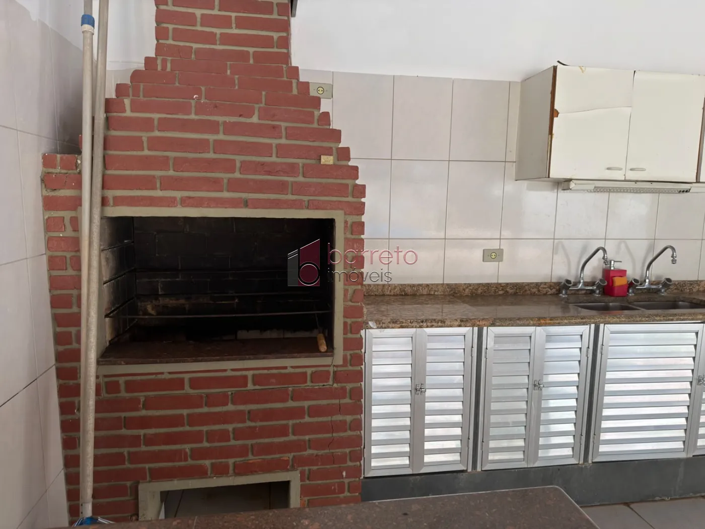 CASA COM 04 DORMITÓRIOS À VENDA EM CAMPO LIMPO PAULISTA/SP