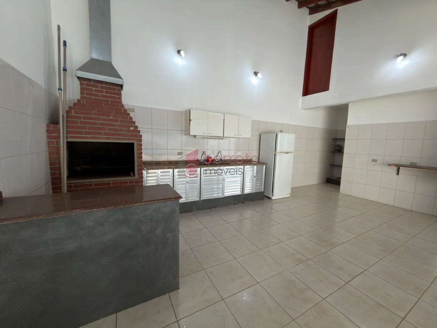 CASA COM 04 DORMITÓRIOS À VENDA EM CAMPO LIMPO PAULISTA/SP