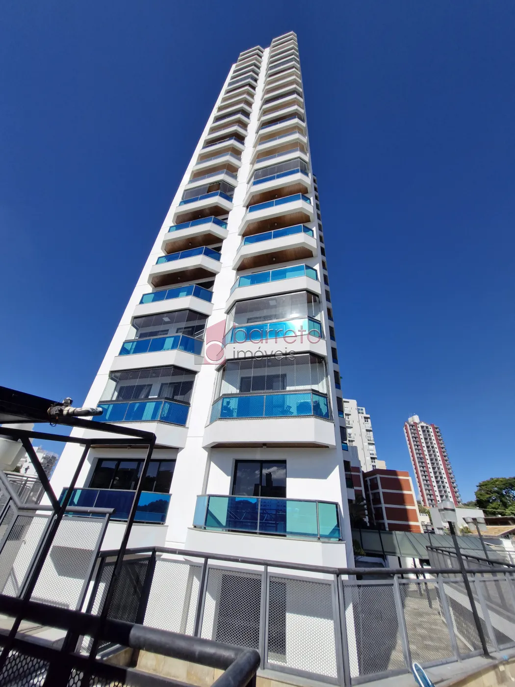 APARTAMENTO PARA LOCAÇÃO NO CONDOMÍNIO TOUR DE VERSAILLES – JUNDIAÍ/SP
