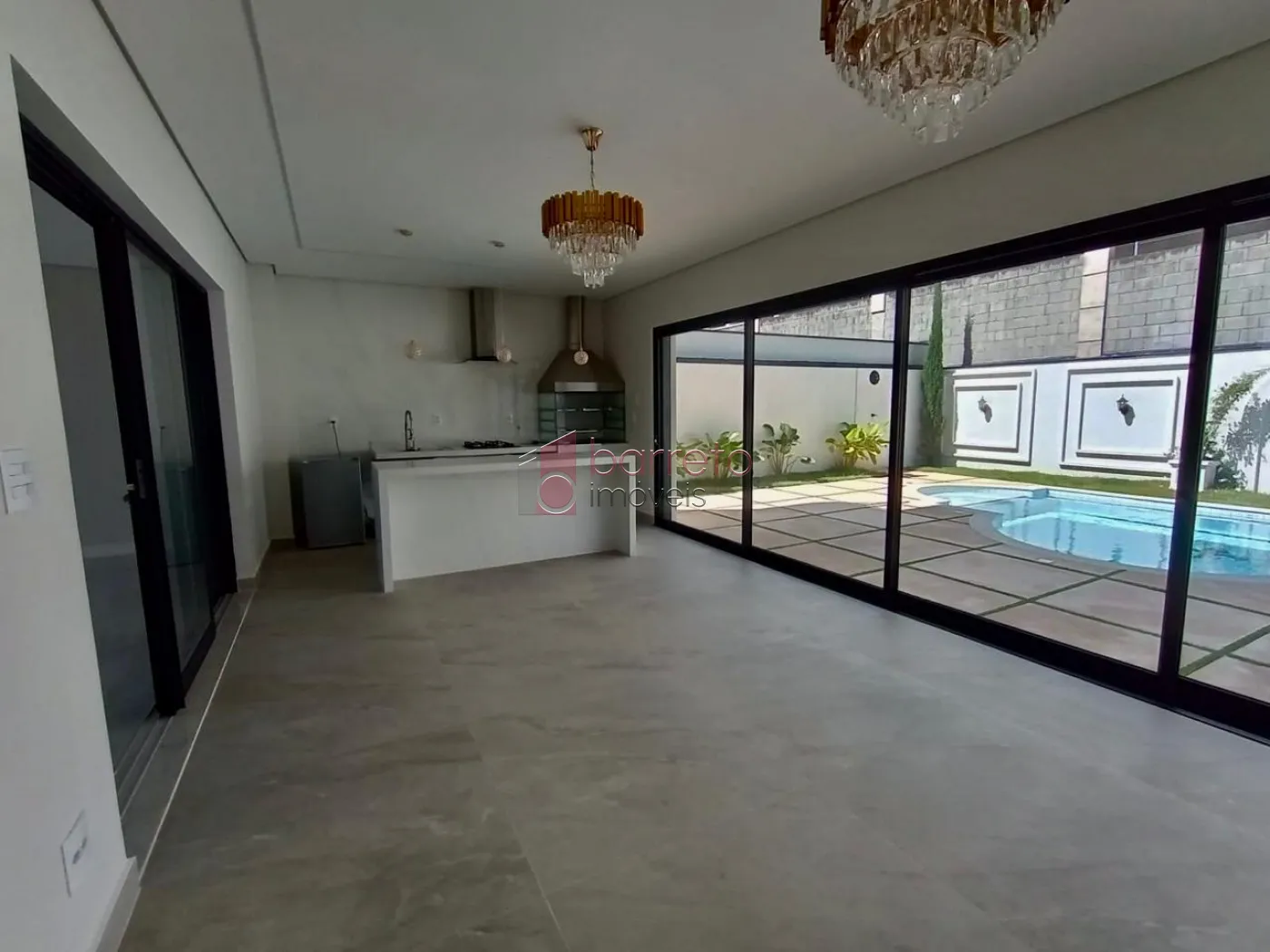 CASA À VENDA NO CONDOMÍNIO PARQUE DAS CAMÉLIAS – MEDEIROS – JUNDIAÍ/SP