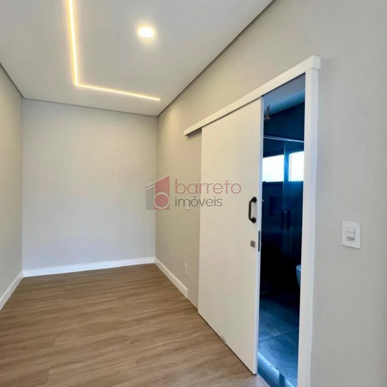 CASA À VENDA NO CONDOMÍNIO PARQUE DAS CAMÉLIAS – MEDEIROS – JUNDIAÍ/SP