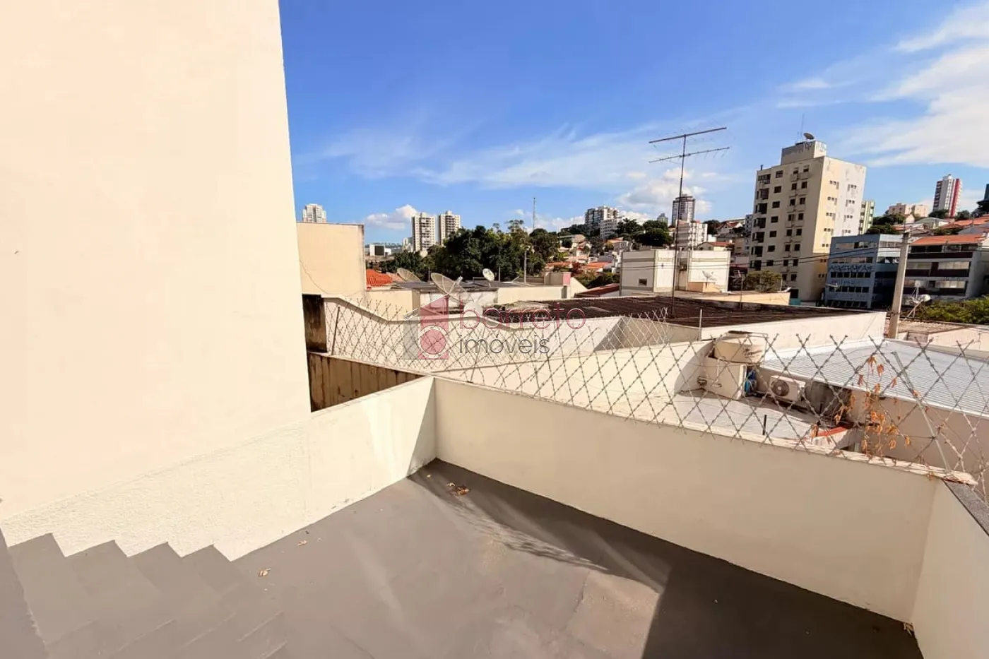 CASA À VENDA NO BAIRRO BELA VISTA EM JUNDIAÍ/SP