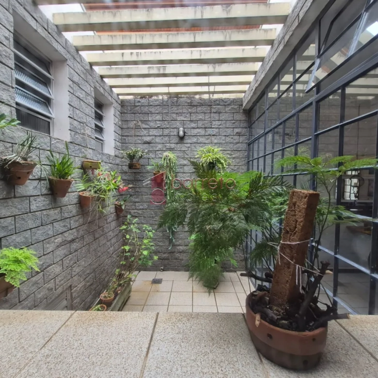 CASA COM  03 DORMITÓRIOS À VENDA NO BAIRRO JARDIM DA FONTE EM JUNDIAÍ/SP