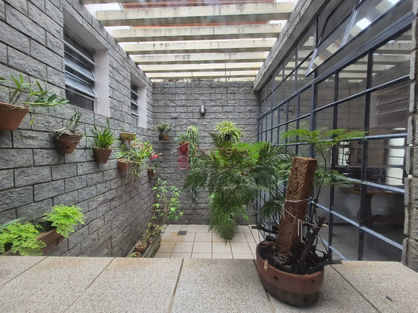 CASA COM  03 DORMITÓRIOS À VENDA NO BAIRRO JARDIM DA FONTE EM JUNDIAÍ/SP