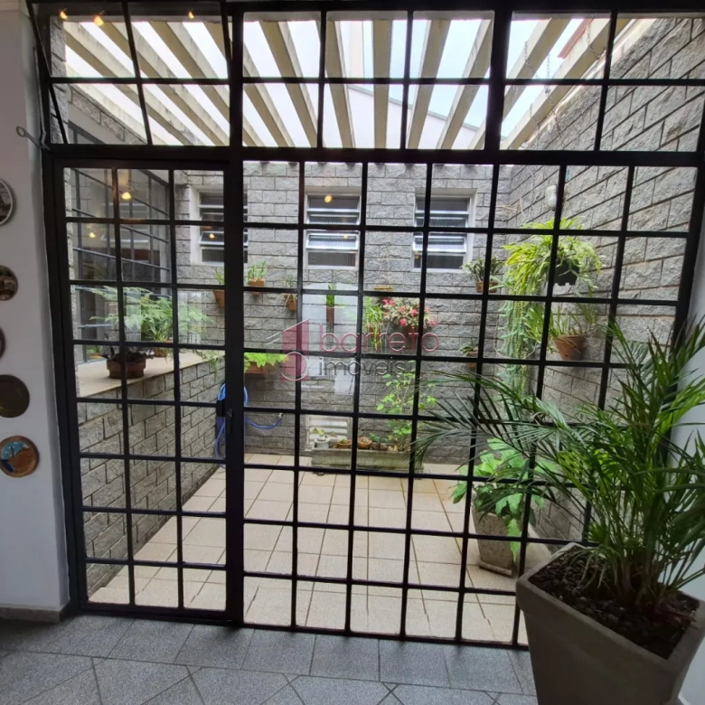 CASA COM  03 DORMITÓRIOS À VENDA NO BAIRRO JARDIM DA FONTE EM JUNDIAÍ/SP
