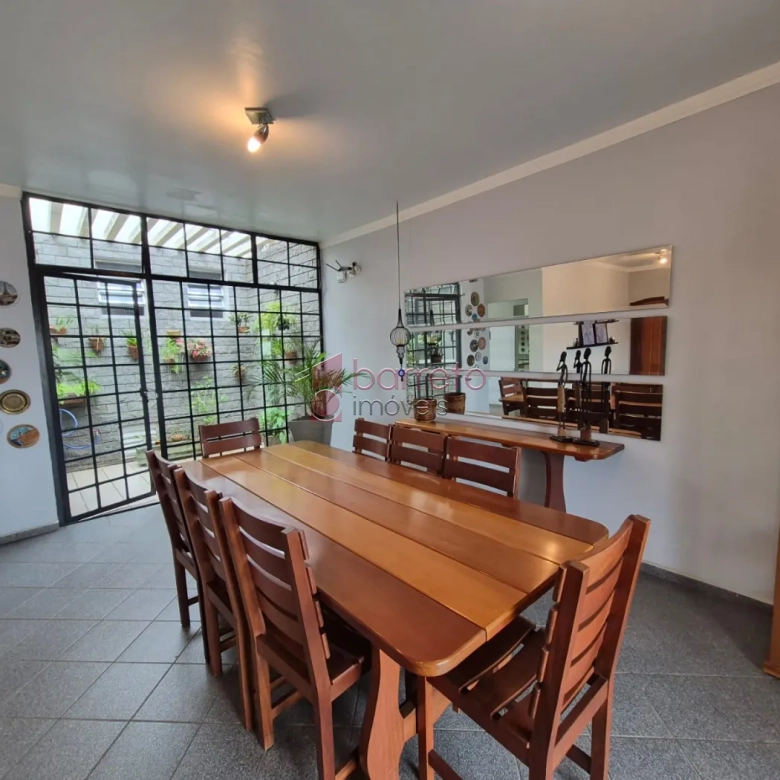 CASA COM 03 DORMITÓRIOS À VENDA NO BAIRRO JARDIM DA FONTE EM JUNDIAÍ/SP