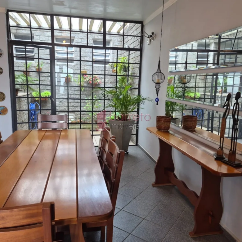 CASA COM  03 DORMITÓRIOS À VENDA NO BAIRRO JARDIM DA FONTE EM JUNDIAÍ/SP