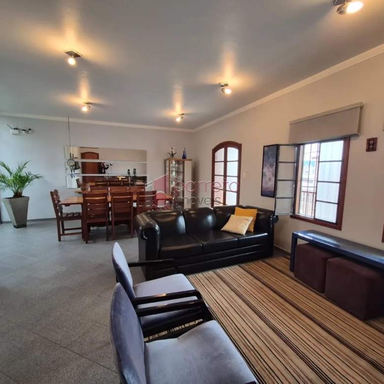 CASA COM  03 DORMITÓRIOS À VENDA NO BAIRRO JARDIM DA FONTE EM JUNDIAÍ/SP