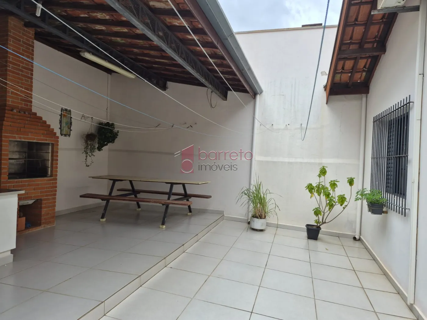 CASA COM  03 DORMITÓRIOS À VENDA NO BAIRRO JARDIM DA FONTE EM JUNDIAÍ/SP