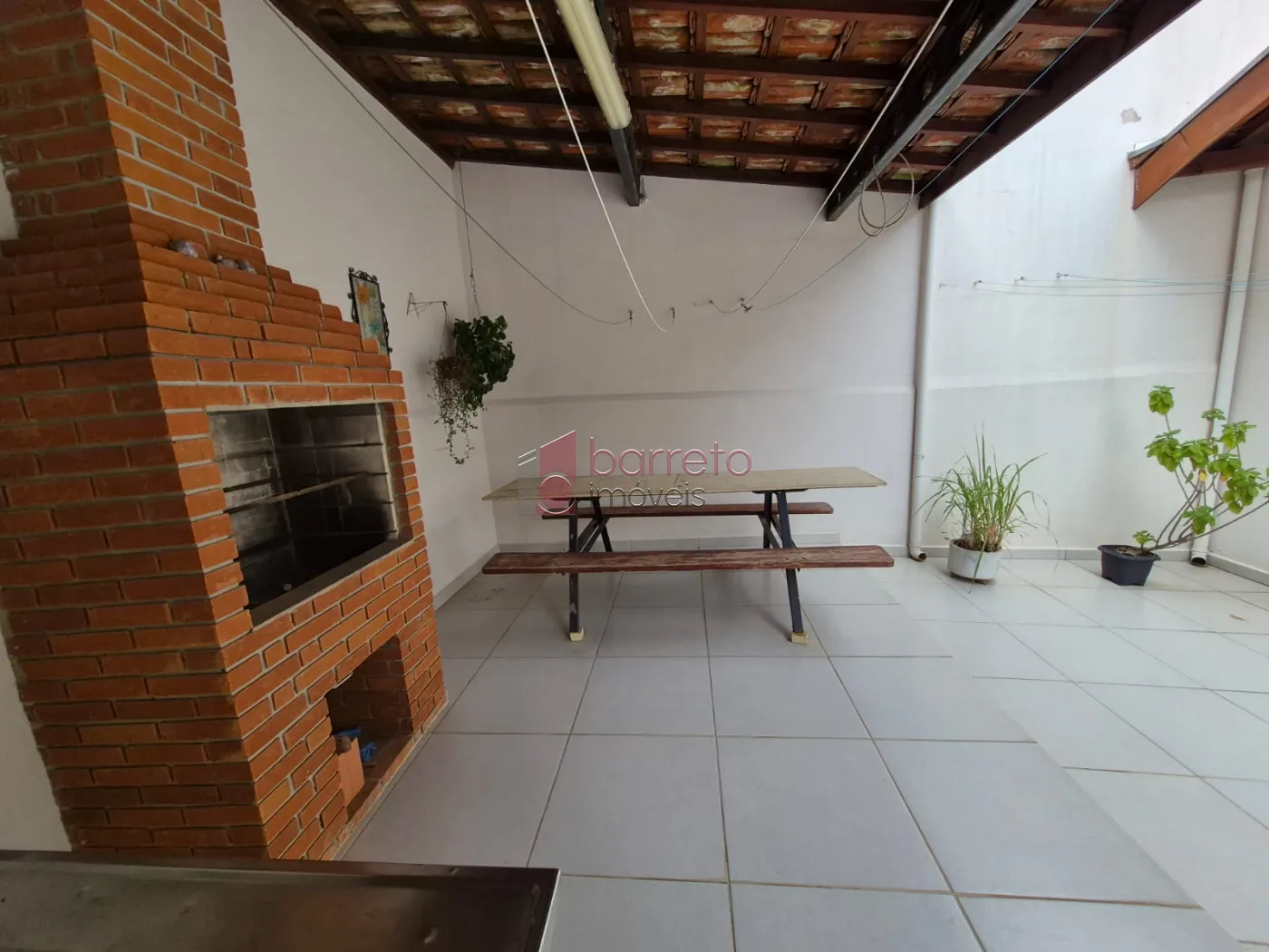 CASA COM  03 DORMITÓRIOS À VENDA NO BAIRRO JARDIM DA FONTE EM JUNDIAÍ/SP