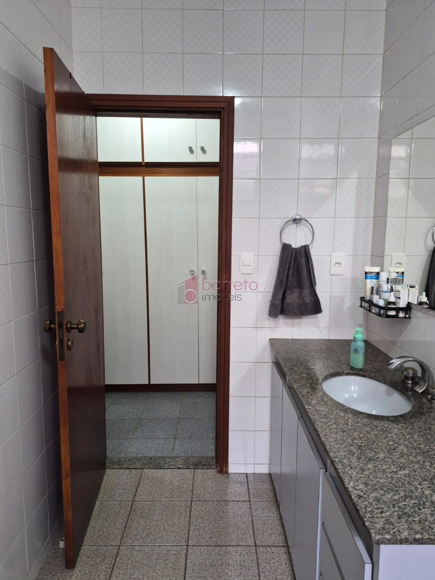 CASA COM  03 DORMITÓRIOS À VENDA NO BAIRRO JARDIM DA FONTE EM JUNDIAÍ/SP