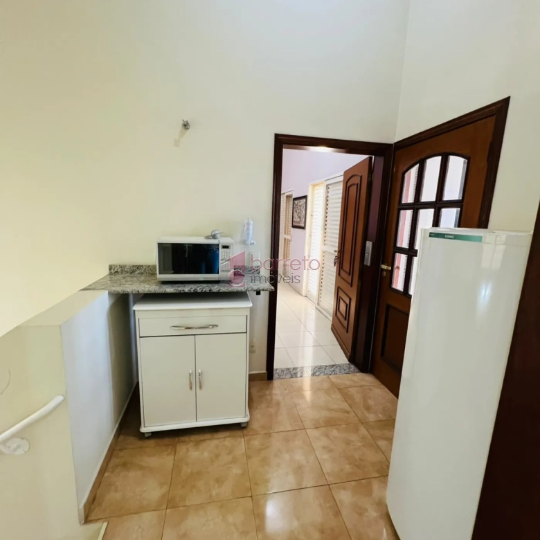 SOBRADO MOBILIADO OU SEMI MOBILIADO PARA LOCAÇÃO NO QUINTA DAS VIDEIRAS – JUNDIAÍ/SP