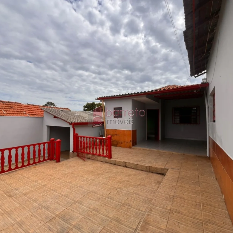 CASA COM SALÃO À VENDA NO JARDIM MARTINS EM JUNDIAÍ/SP