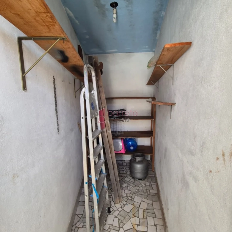 CASA COM EDÍCULA Á VENDA NA VILLA PROGRESSO EM JUNDIAÍ/SP