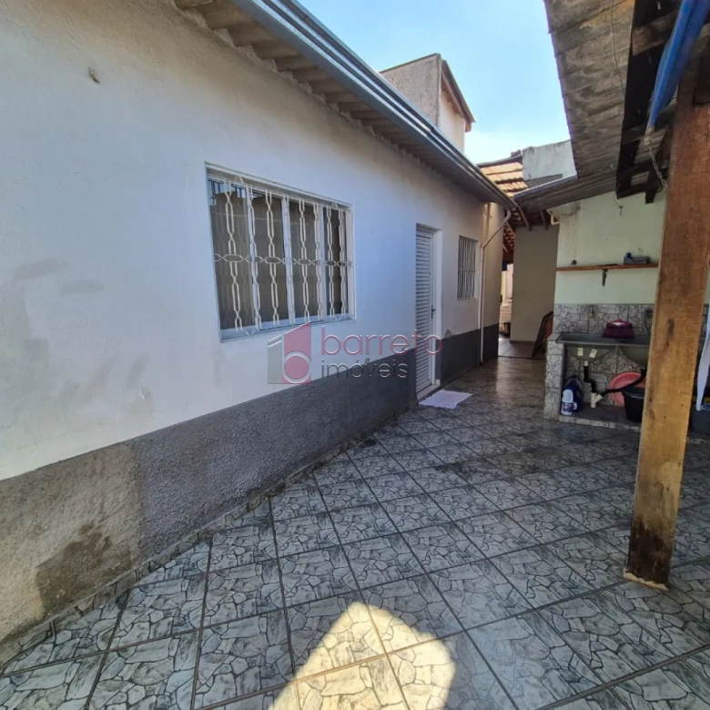 CASA COM EDÍCULA Á VENDA NA VILLA PROGRESSO EM JUNDIAÍ/SP