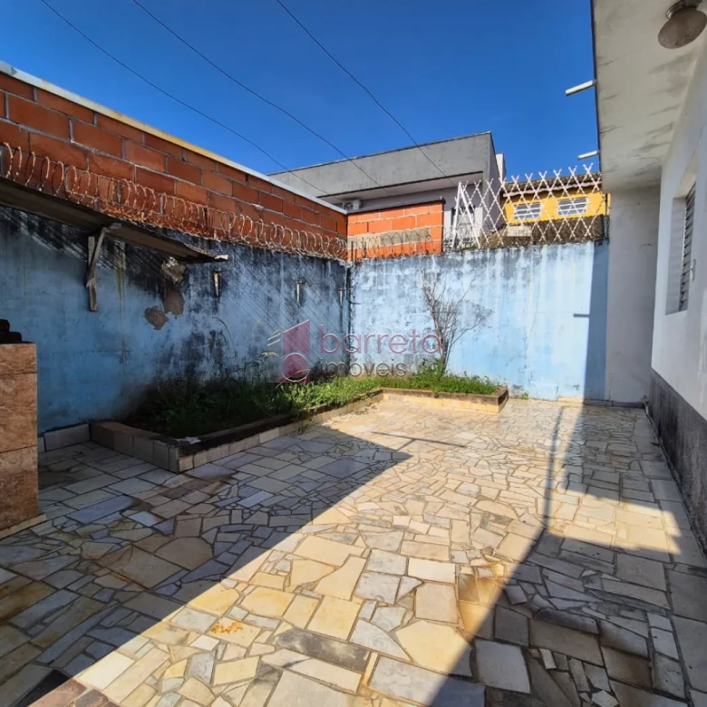 CASA COM EDÍCULA Á VENDA NA VILLA PROGRESSO EM JUNDIAÍ/SP