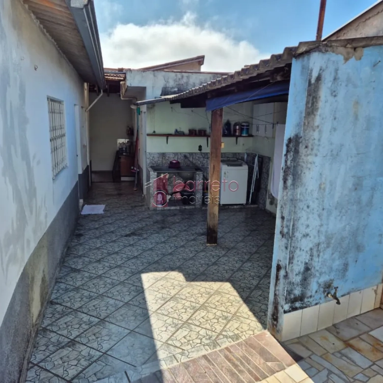CASA COM EDÍCULA Á VENDA NA VILLA PROGRESSO EM JUNDIAÍ/SP