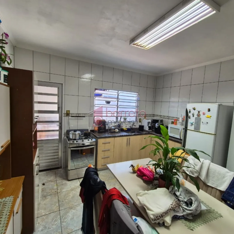 CASA COM EDÍCULA Á VENDA NA VILLA PROGRESSO EM JUNDIAÍ/SP