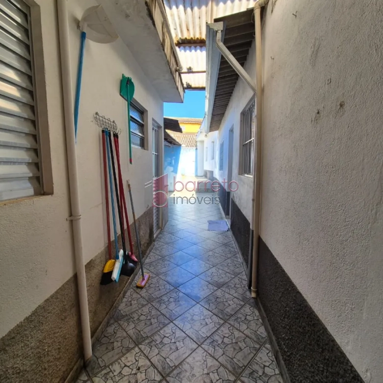 CASA COM EDÍCULA Á VENDA NA VILLA PROGRESSO EM JUNDIAÍ/SP
